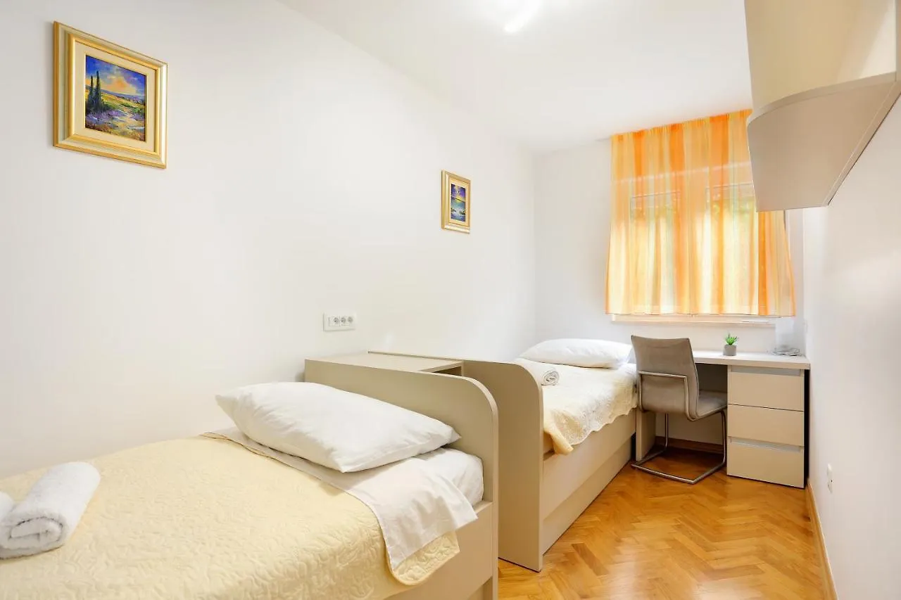 Apartments With Wifi Split - 19143 Croatia